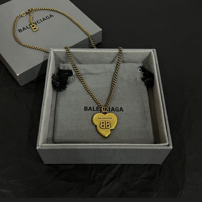 Ba*len*cia*ga necklaces